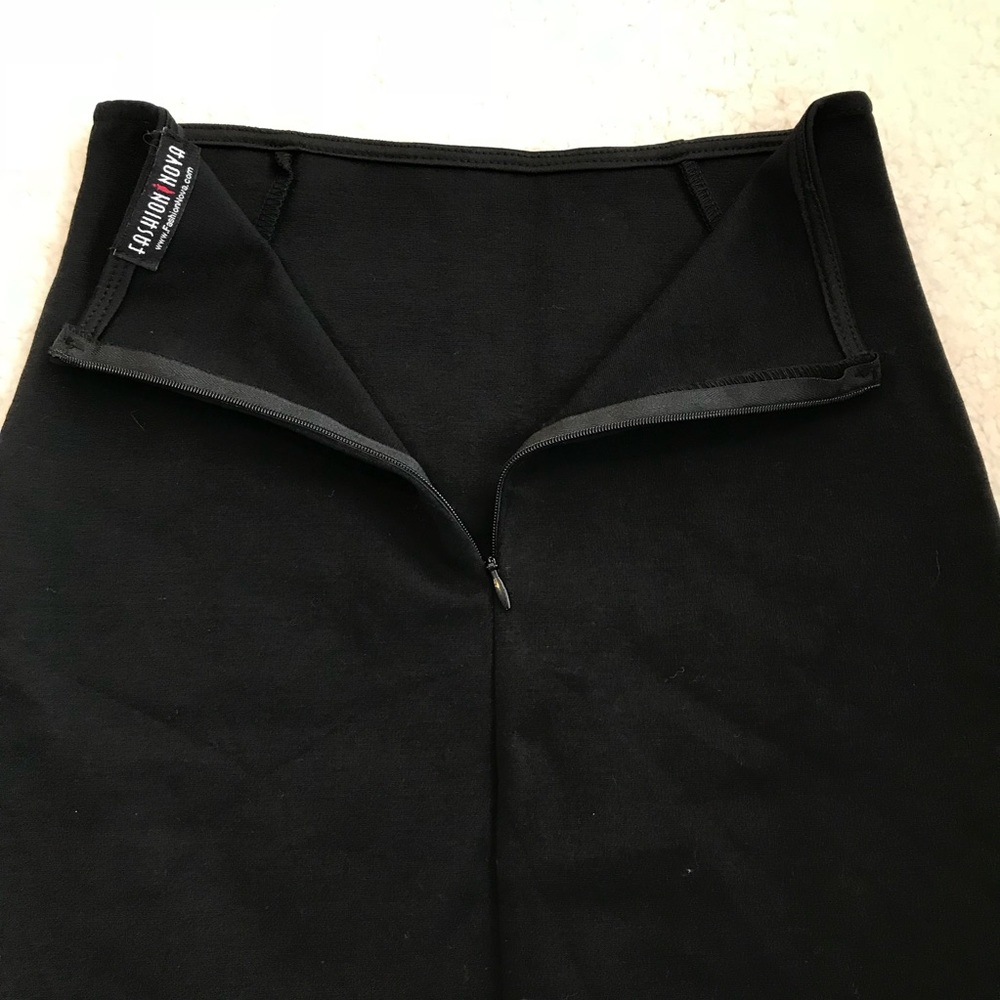 Black fashion nova mini skirt - Picture 4 of 4